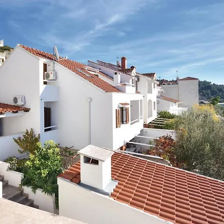 Apartment Gorgeous In Okrug Donji With Wifi