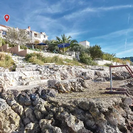 Apartment Gorgeous In Okrug Donji With Wifi *