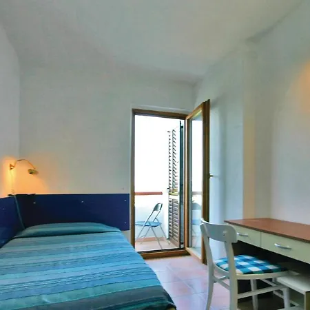 Apartment Gorgeous In Okrug Donji With Wifi