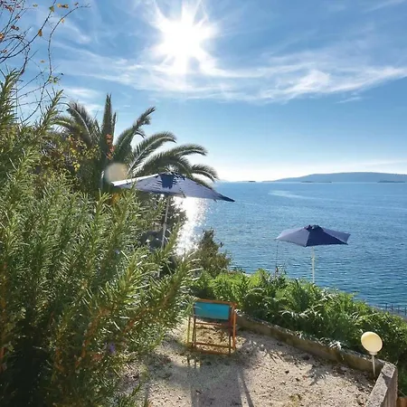 Apartment Gorgeous In Okrug Donji With Wifi Donji Okrug (Ciovo)